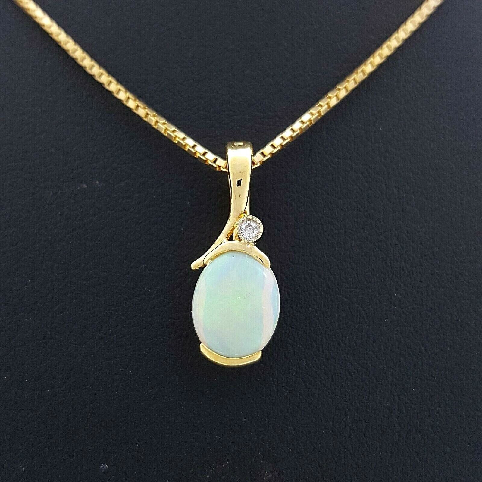 Ladies Necklace 14ct (585, 14K) Yellow Gold Natural Opal & Diamond Chip Pendant