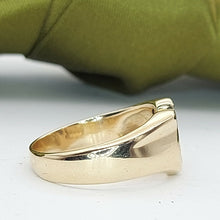 Load image into Gallery viewer, Ladies Ring 9ct (375, 9K) Yellow Gold Diamond Chip &#39;V&#39; Dress Ring
