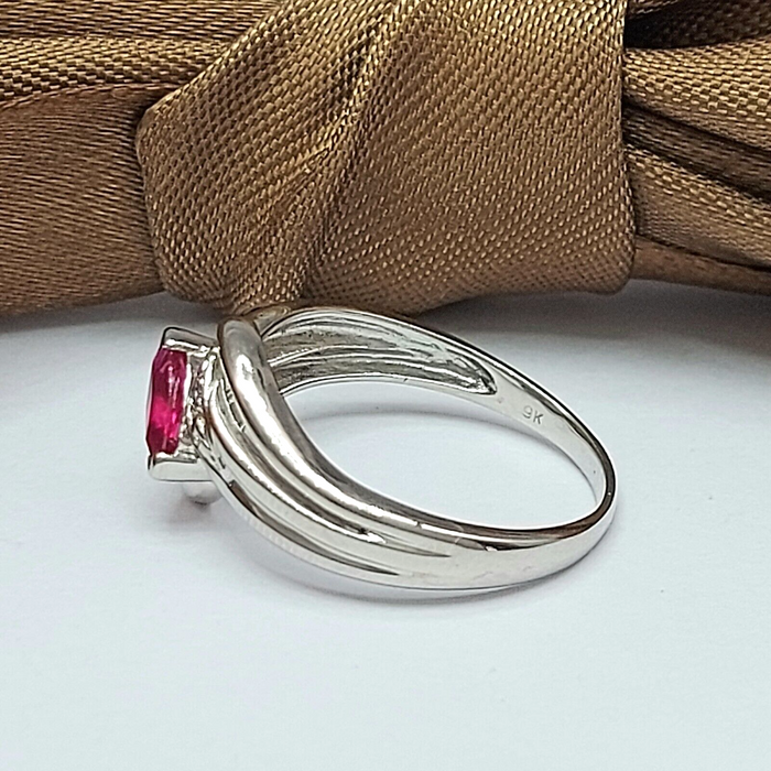 Ladies White Gold 9ct (375,9k) Ruby and Natural Diamonds Swirl Dress Ring