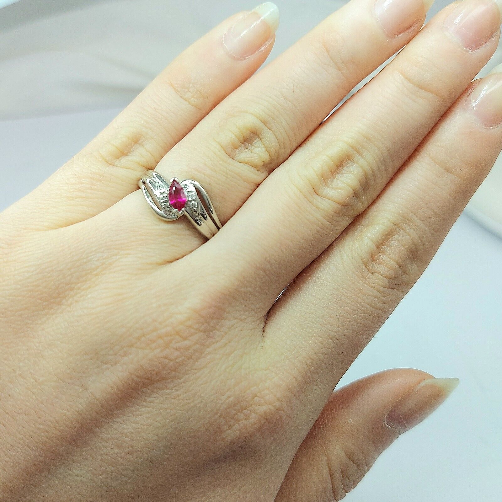 Ladies White Gold 9ct (375,9k) Ruby and Natural Diamonds Swirl Dress Ring