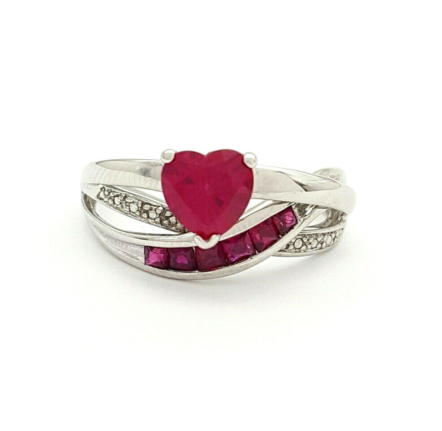 Ladies Ring 9ct (375,9K) White Gold Created Ruby & Diamond Chip Heart Dress Ring