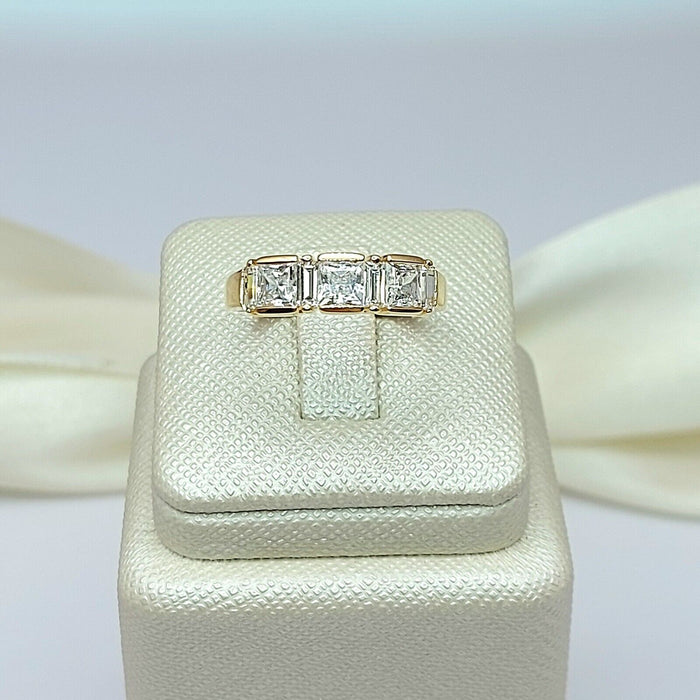 Ladies Yellow Gold 14ct (585,14K) High Quality Solid Diamantes Princess Cut