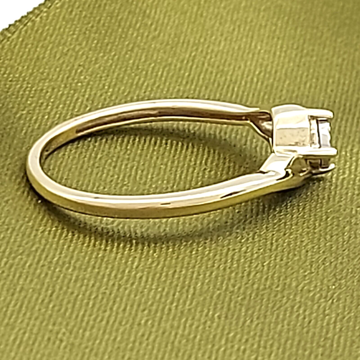Ladies Real Yellow Gold 10ct(417, 10K) Natural Diamond Ring