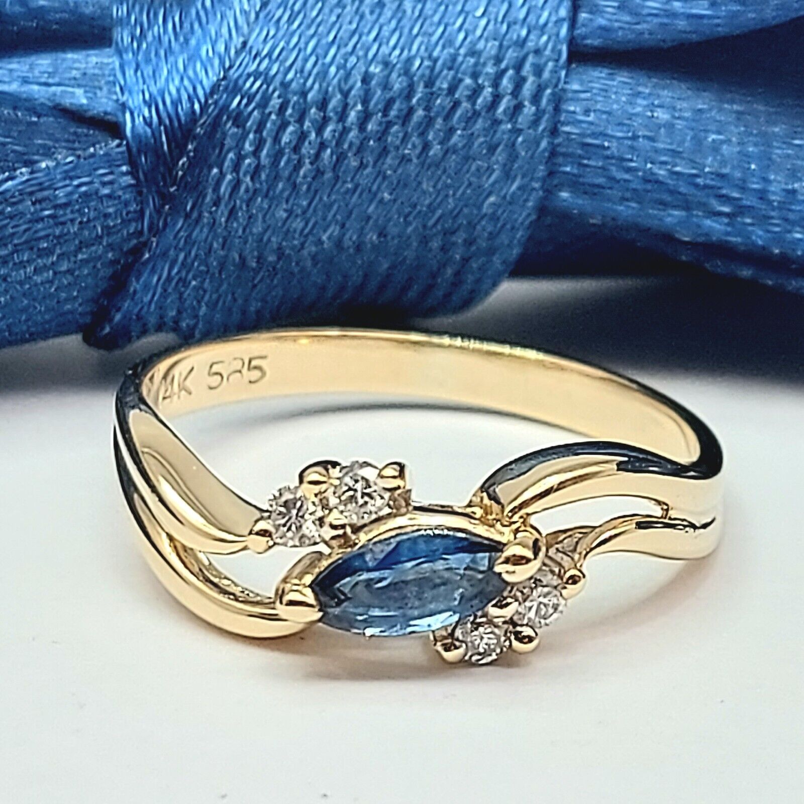 Ladies Yellow Gold 14ct (585,14k) Natural Sapphire & Diamonds (12pts) Dress Ring