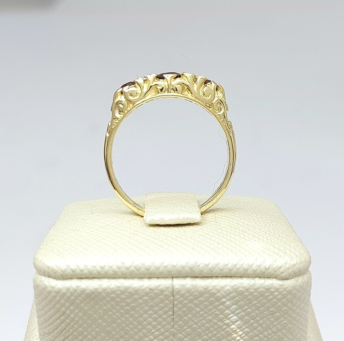 Ladies Yellow Gold 9ct (375,9k) Natural Garnets & Diamonds Vintage Dress Ring