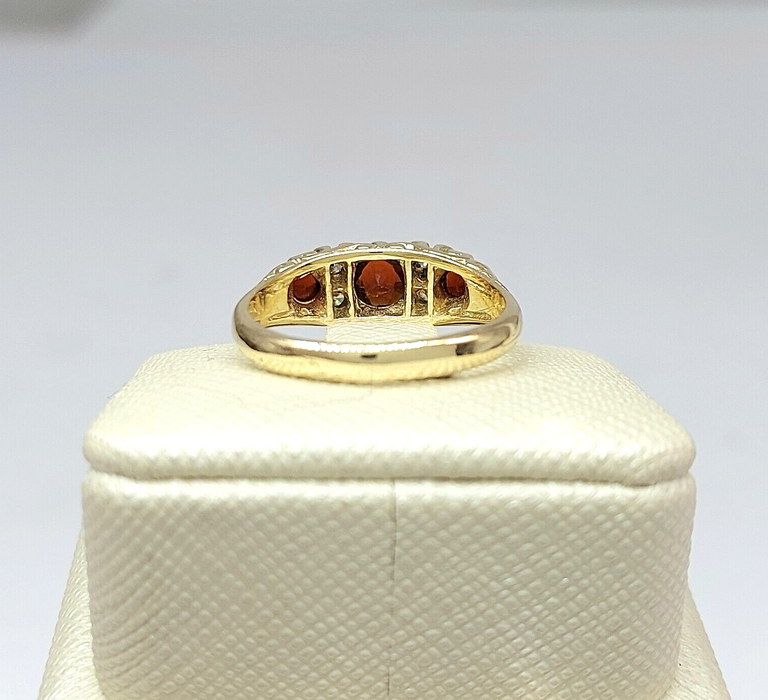Ladies Yellow Gold 9ct (375,9k) Natural Garnets & Diamonds Vintage Dress Ring