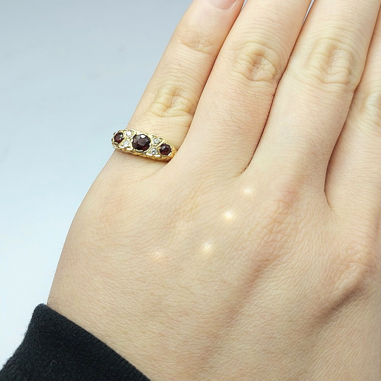 Ladies Yellow Gold 9ct (375,9k) Natural Garnets & Diamonds Vintage Dress Ring