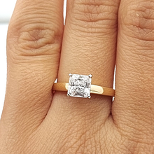 Load image into Gallery viewer, Ladies Real Yellow Gold 14ct(585, 14K) Radiant Cut Diamante Ring
