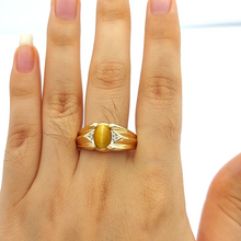 Load image into Gallery viewer, Unisex 10ct (417, 10K) Yellow Gold Light Tiger&#39;s Eye Stone &amp; Diamond Chip Ring

