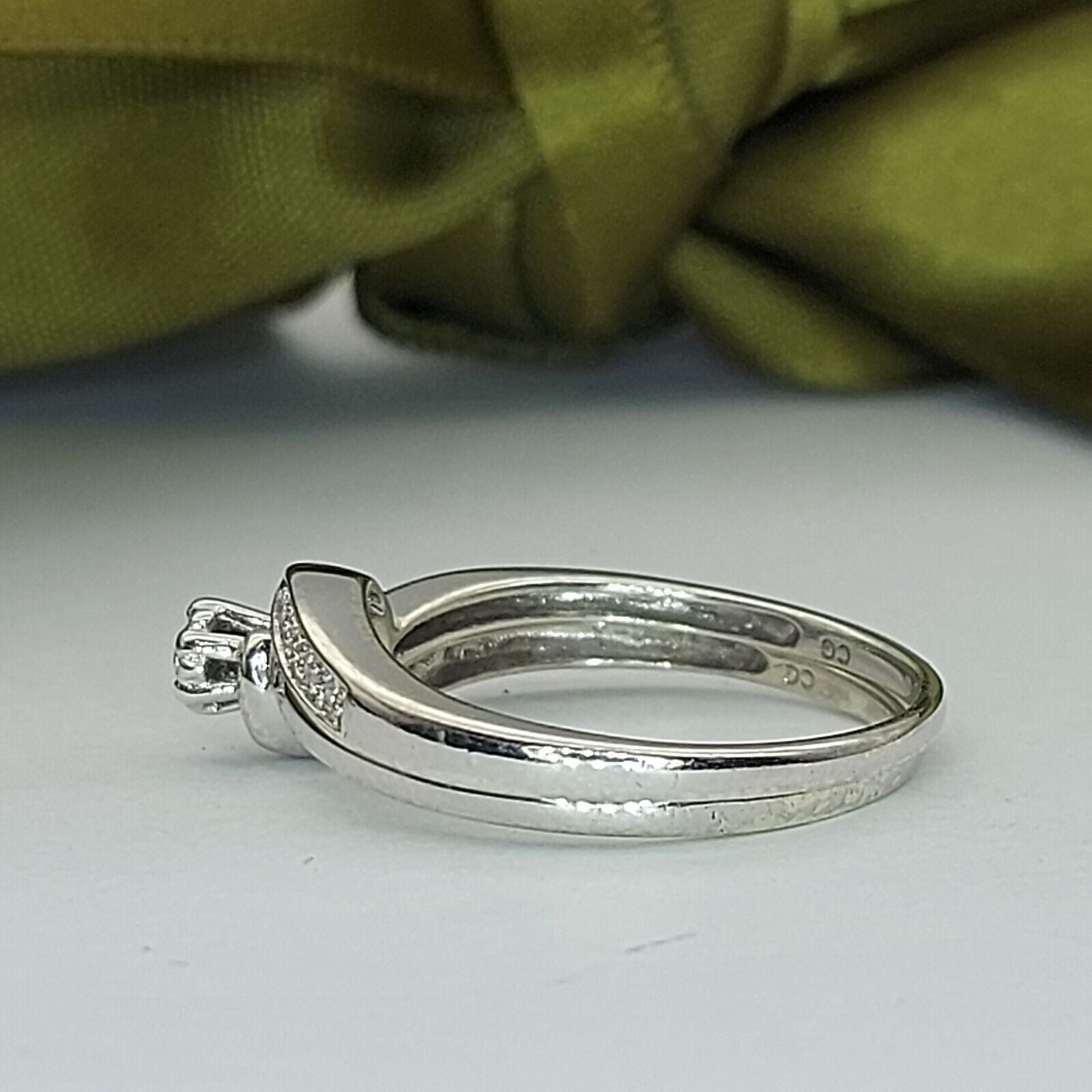 Ladies Ring 9ct (375, 9K) White Gold Natural Diamond (10pts) Ring Set