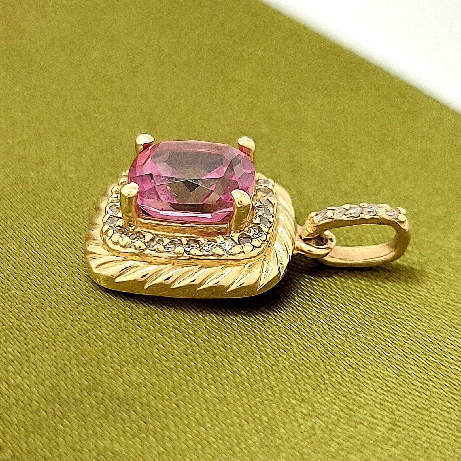 Ladies Yellow Gold 14ct (585,14k) Pink Sapphire & Diamonds Halo Pendant