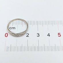 Load image into Gallery viewer, Ladies White Gold 9ct (375,9k) Unique Infinity Style Natural Diamond Chips Ring
