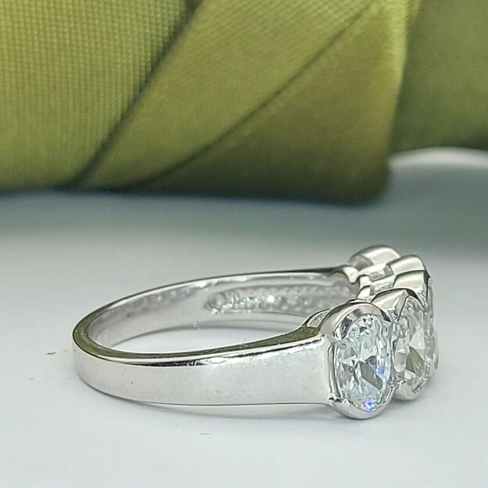 Ladies Ring 9ct (375, 9K) White Gold Oval Diamante Promise Ring