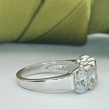 Load image into Gallery viewer, Ladies Ring 9ct (375, 9K) White Gold Oval Diamante Promise Ring
