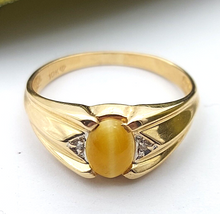 Load image into Gallery viewer, Unisex 10ct (417, 10K) Yellow Gold Light Tiger&#39;s Eye Stone &amp; Diamond Chip Ring
