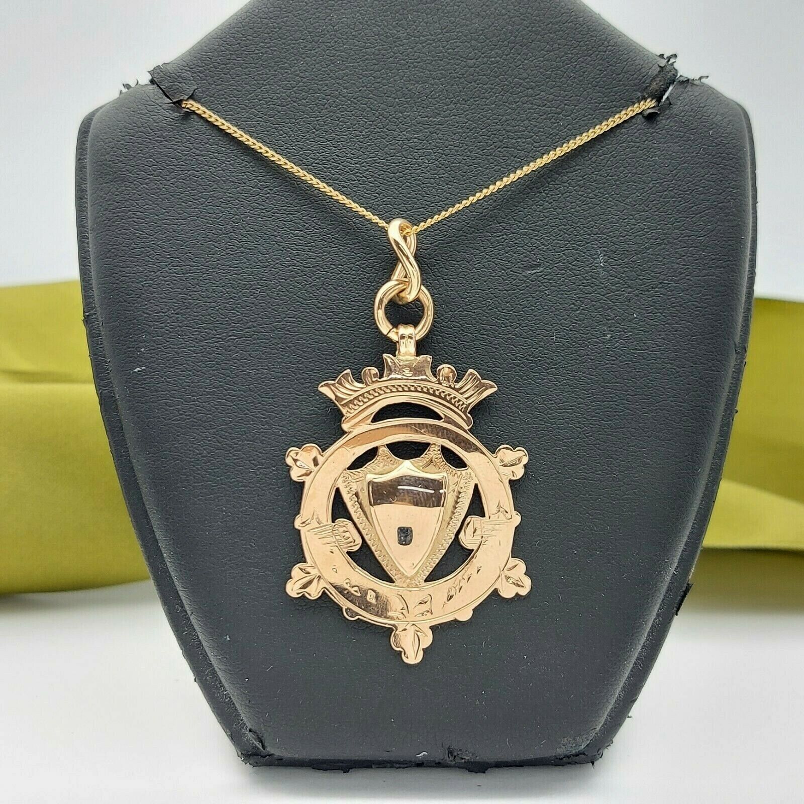 Ladies Pendant 9ct (375, 9K) Rose Gold Shield Pendant