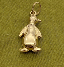 Load image into Gallery viewer, Unisex Rare 9ct (375, 9K) Unique Italian Yellow Gold Penguin Pendant
