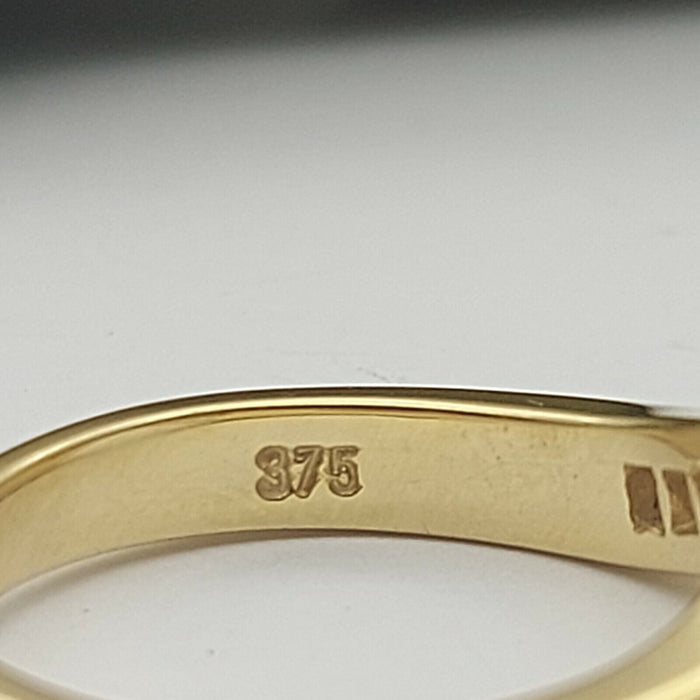 Ladies Ring 9ct (375, 9K) Yellow Gold V Shape Curve Diamond (35pts) Ring