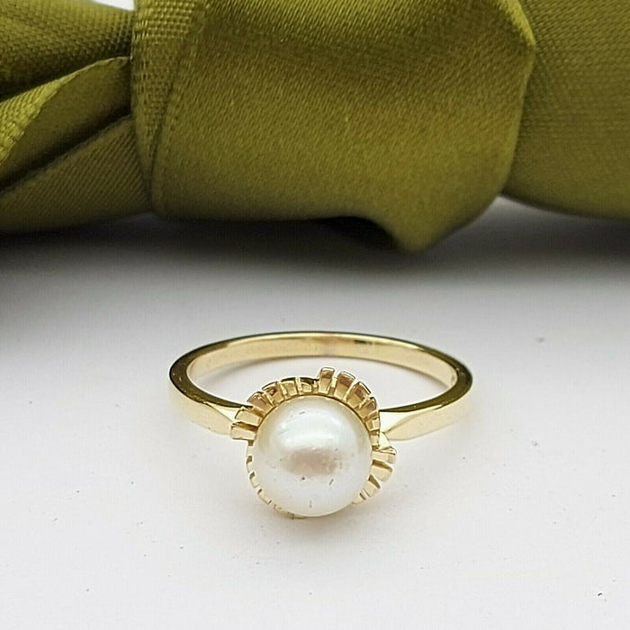 Ladies Pearl Ring 9ct (375, 9K) Yellow Gold Natural Pearl Dress Ring