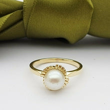 Load image into Gallery viewer, Ladies Pearl Ring 9ct (375, 9K) Yellow Gold Natural Pearl Dress Ring
