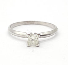 Load image into Gallery viewer, Ladies Ring 14ct (585,14ct) White Gold Natural 0.31ct Princess Cut Diamond Ring
