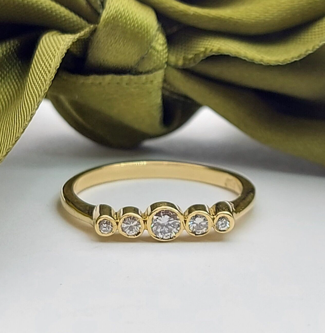 Ladies 18ct (750, 18K) Yellow Gold 0.18ct Natural Diamond Bezel Dress Ring