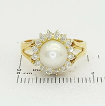 Load image into Gallery viewer, Ladies Ring 14ct (585, 14K) Yellow Gold Natural Pearl &amp; (0.57ct) Diamond Ring
