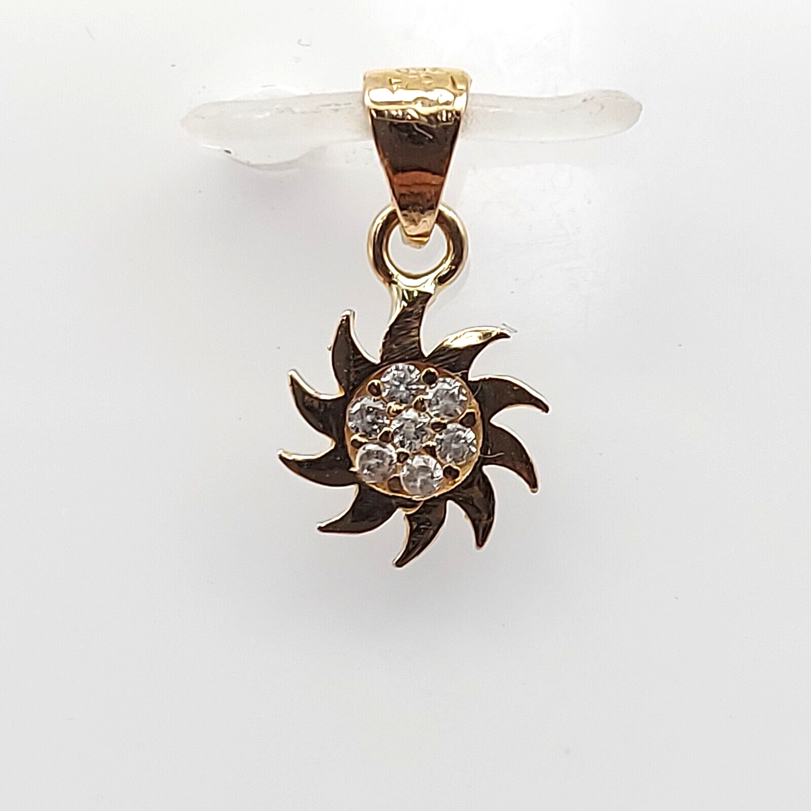 Ladies Yellow Gold 18ct (750, 18K) Small Sun Burst Diamante Pendant