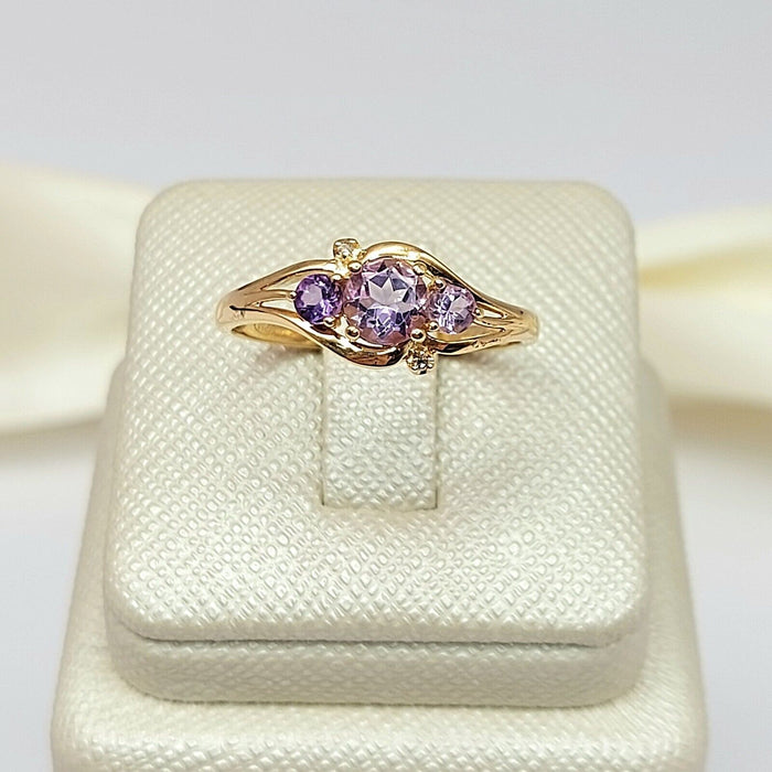 Ladies Yellow Gold 9ct (375, 9k) Rare Unique Amethyst & Diamonds Chips Ring