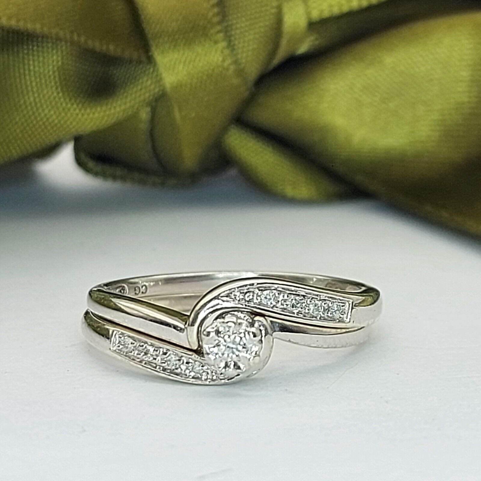 Ladies Ring 9ct (375, 9K) White Gold Natural Diamond (10pts) Ring Set