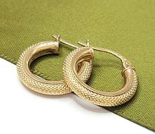 Load image into Gallery viewer, Ladies Real Italian 9ct (375,9k) Yellow Gold Criss-Cross Patterned Hoop
