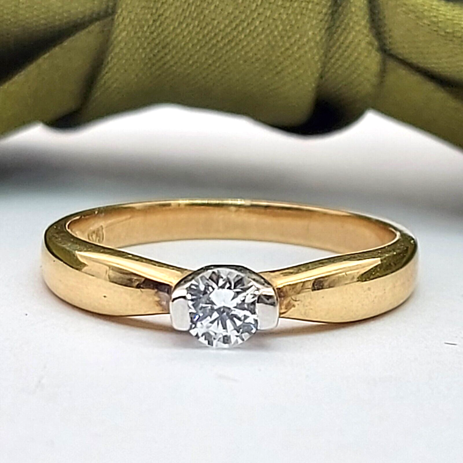 Ladies Ring 9ct (375, 9K) Yellow Gold Diamante Engagement Ring