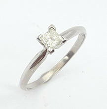 Load image into Gallery viewer, Ladies Ring 14ct (585,14ct) White Gold Natural 0.31ct Princess Cut Diamond Ring
