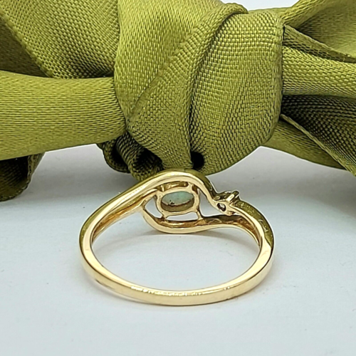 Ladies Ring 14ct (585, 14K) Yellow Gold Natural Opal and Diamond Chip Dress Ring