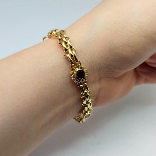 Ladies Yellow Gold 9ct (375, 9K) Rare Heart Padlock Natural Garnet Gate Bracelet