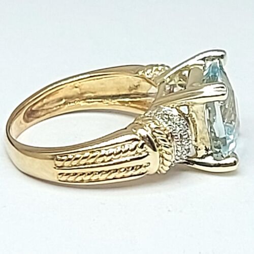 Ladies Yellow Gold 9ct (375,9k) Vintage Aquamarine & Diamonds (12pts) Dress Ring