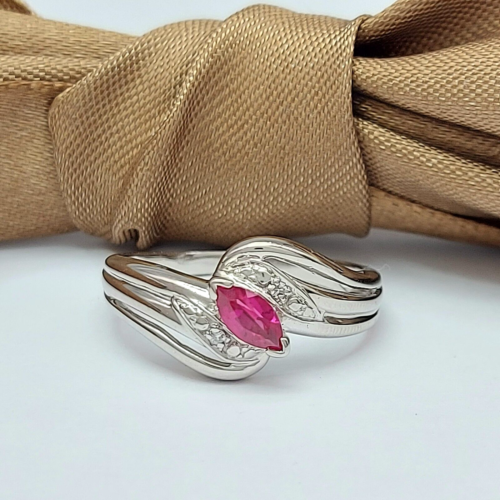 Ladies White Gold 9ct (375,9k) Ruby and Natural Diamonds Swirl Dress Ring