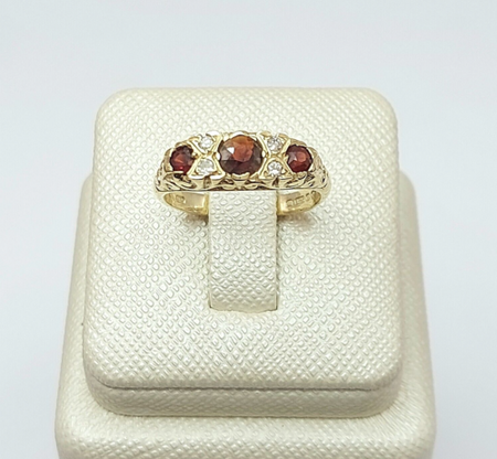 Ladies Yellow Gold 9ct (375,9k) Natural Garnets & Diamonds Vintage Dress Ring