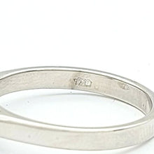 Load image into Gallery viewer, Ladies Ring 18ct (750, 18K) White Gold (0.25ct) Natural Diamond Solitaire Ring
