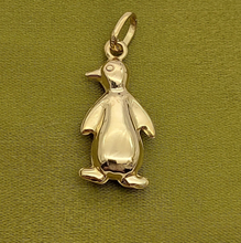 Load image into Gallery viewer, Unisex Rare 9ct (375, 9K) Unique Italian Yellow Gold Penguin Pendant

