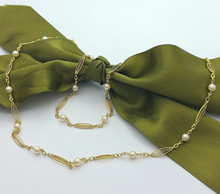 Load image into Gallery viewer, Ladies 18ct (750, 18K) High Quality Yellow Gold Natural Pearl Chain Necklace
