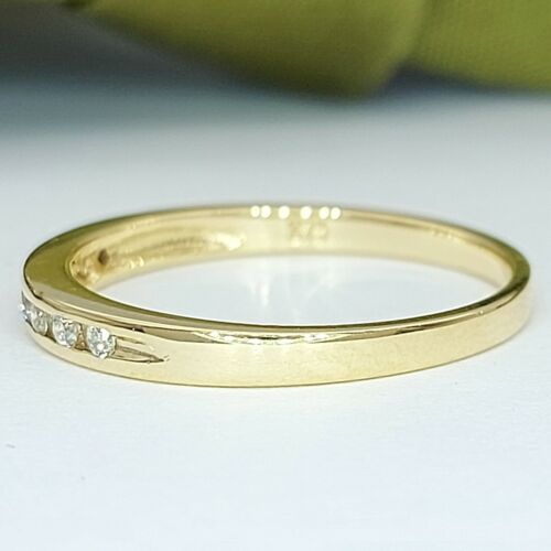 Ladies Ring 9ct (375, 9K) Yellow Gold Diamond (0.12ct) Band Dress Ring
